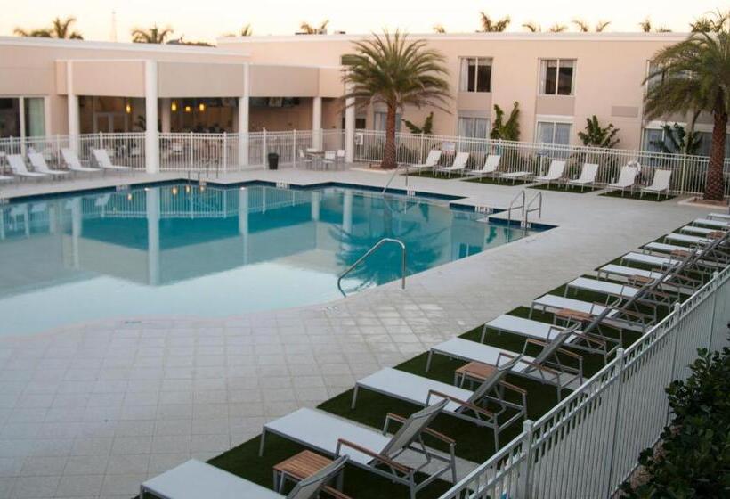 غرفة قياسية مطلّة علي حمام السباحة, Ramada By Wyndham Venice Hotel Venezia