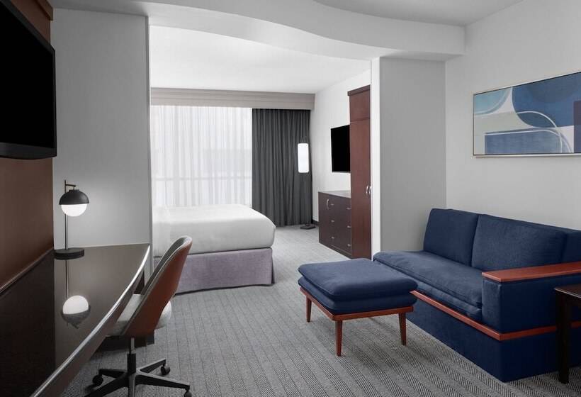 Люкс, Courtyard Cleveland University Circle