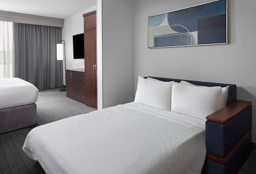 Люкс, Courtyard Cleveland University Circle