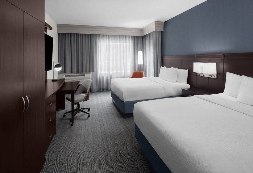 Люкс, Courtyard Cleveland University Circle