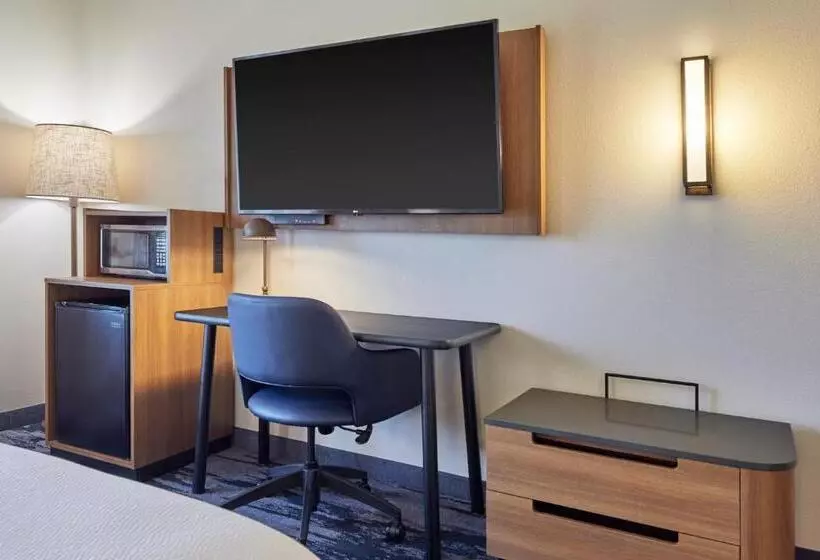 キングサイズベッドのスタンダードルーム, Fairfield Inn & Suites Burlington