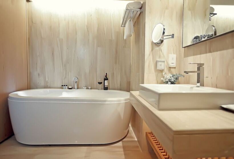 Люкс Повышенной Комфортности, Arcadia Suites Bangkok