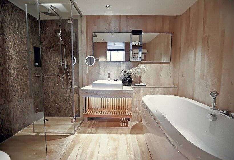 Люкс Премиум, Arcadia Suites Bangkok