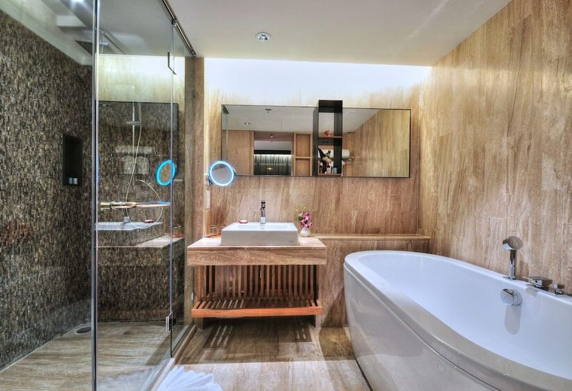 Люкс Премиум Вид на Бассейн, Arcadia Suites Bangkok