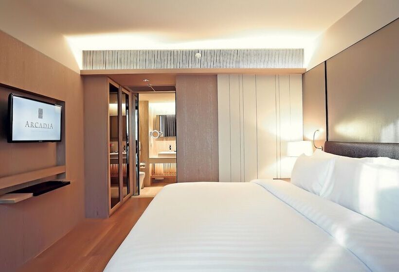 Люкс Премиум Вид на Бассейн, Arcadia Suites Bangkok