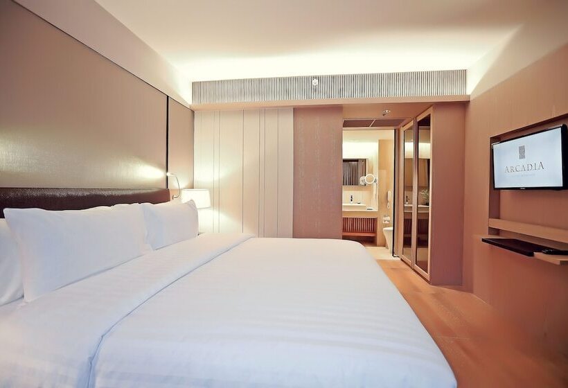 Люкс Премиум Вид на Бассейн, Arcadia Suites Bangkok