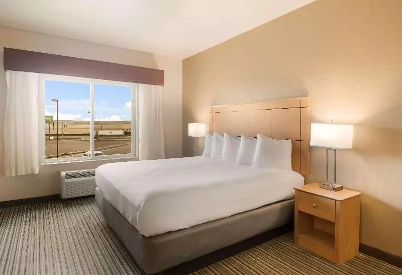 キングサイズベッドのスタンダードルーム, Best Western Shelby Inn & Suites