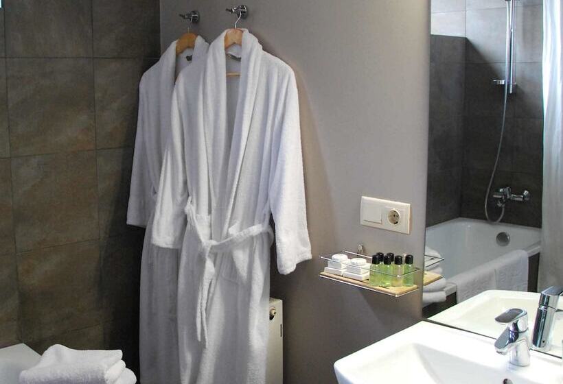 Comfort Szoba, Bontiak