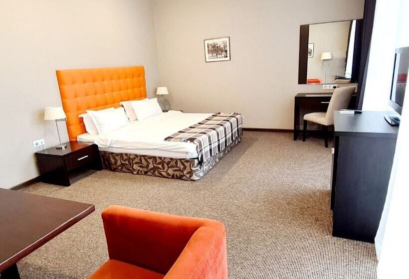 Comfort Szoba, Bontiak