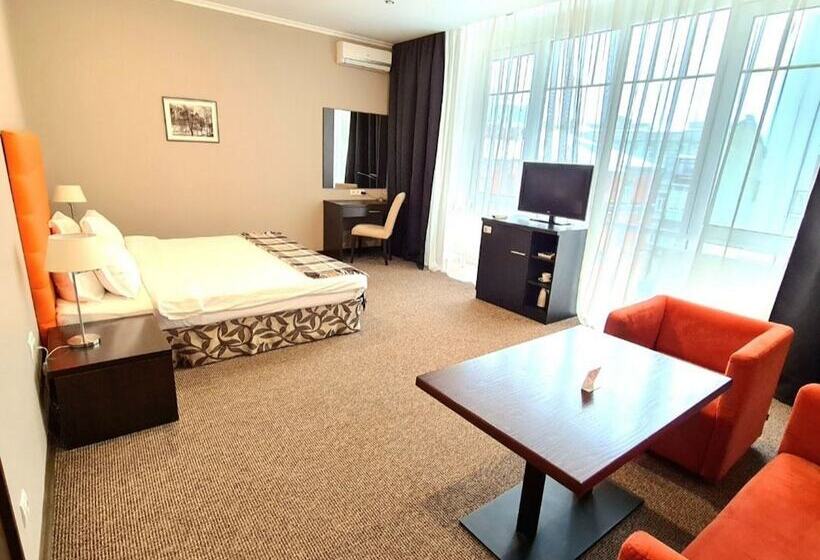 Comfort Szoba, Bontiak