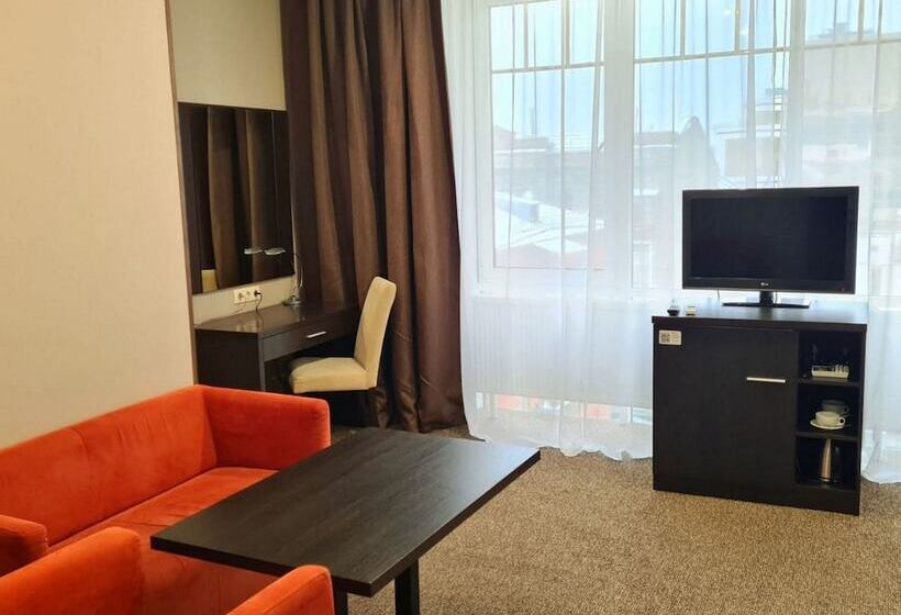 Comfort Szoba, Bontiak