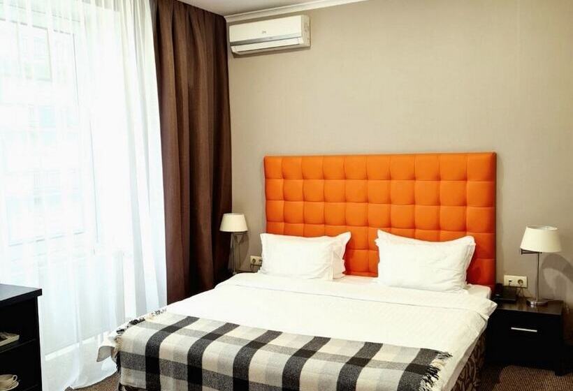 Comfort Szoba, Bontiak