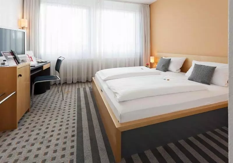 キングサイズベッドのスタンダードルーム, Holiday Inn Resort Deadwood Mountain Grand, An Ihg