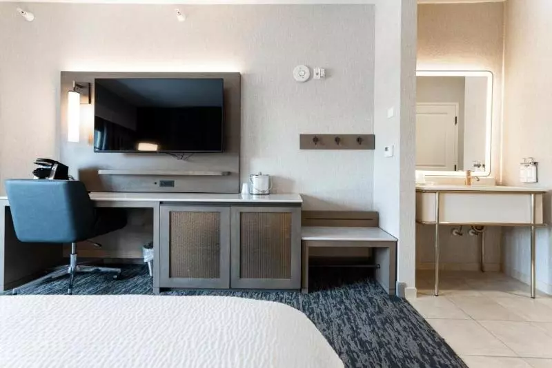 身障者適用キングサイズベッドルーム, Holiday Inn Resort Deadwood Mountain Grand, An Ihg