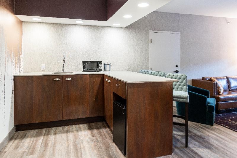 스위트 킹사이즈 침대, Holiday Inn Resort Deadwood Mountain Grand, An Ihg