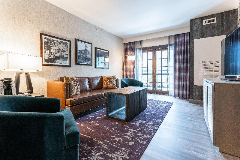 스위트 킹사이즈 침대, Holiday Inn Resort Deadwood Mountain Grand, An Ihg