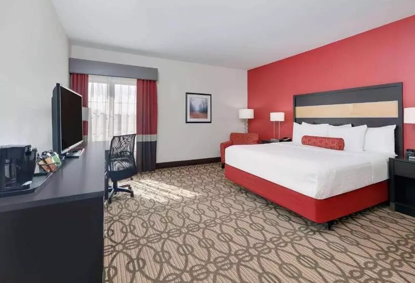 身障者適用キングサイズベッドルーム, La Quinta By Wyndham Starkville At Msu