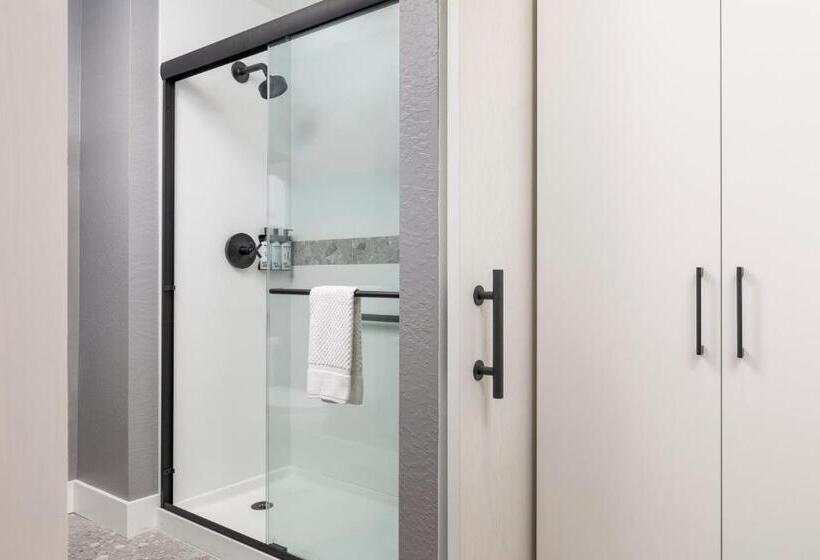 带大床的标准间, Lumberjack