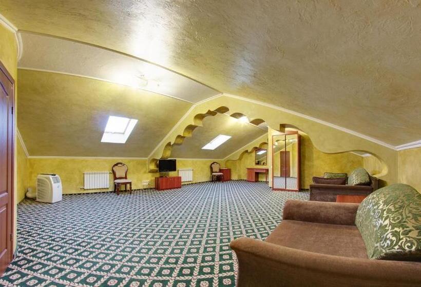 Pokój Rodzinny, Pirosmani