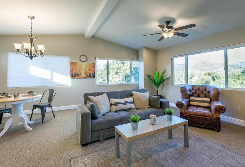 סטודיו דלוקס, Apple Tree Inn