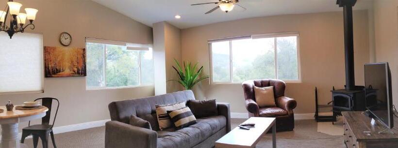 סטודיו דלוקס, Apple Tree Inn