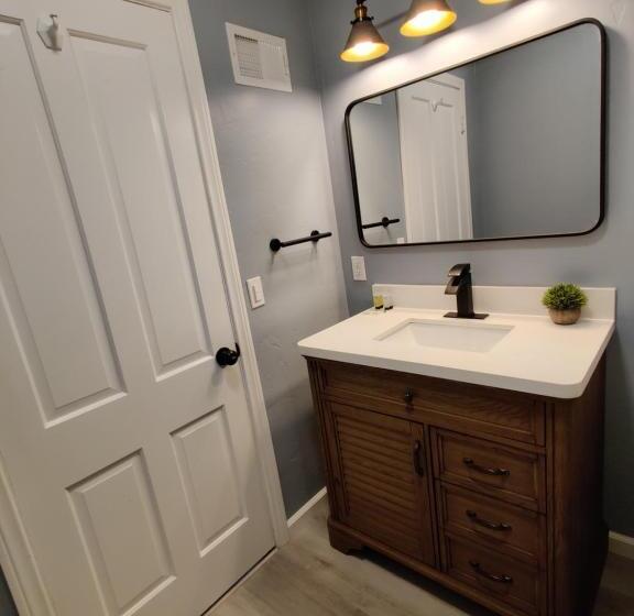 בית, 3 חדרי שינה, Apple Tree Inn