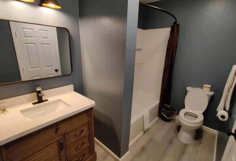 בית, 3 חדרי שינה, Apple Tree Inn