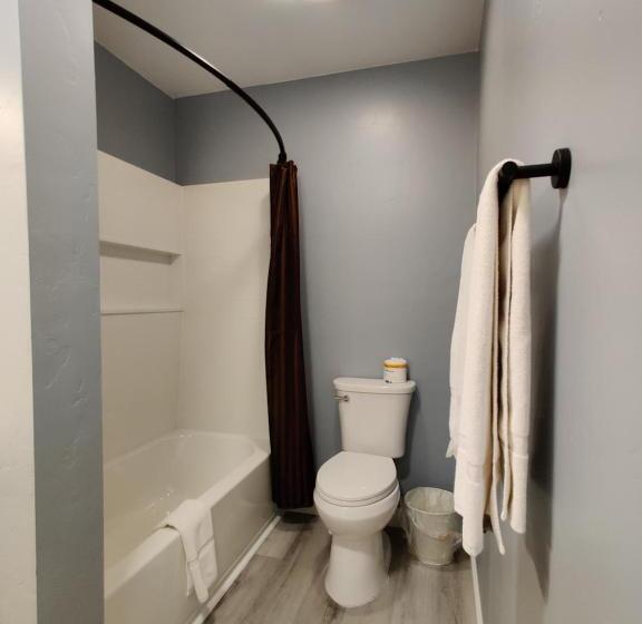 בית, 3 חדרי שינה, Apple Tree Inn