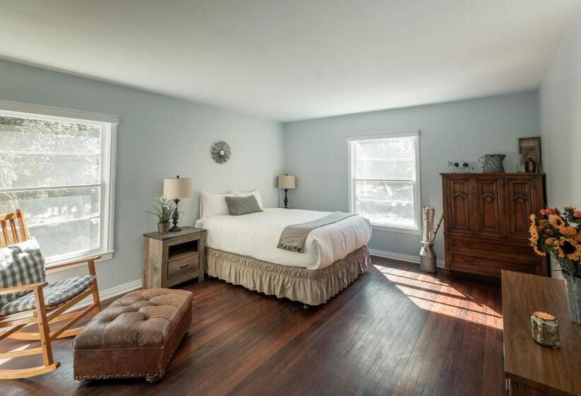 בית, 3 חדרי שינה, Apple Tree Inn