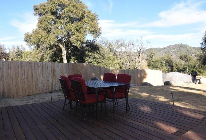 סטודיו דלוקס, Apple Tree Inn