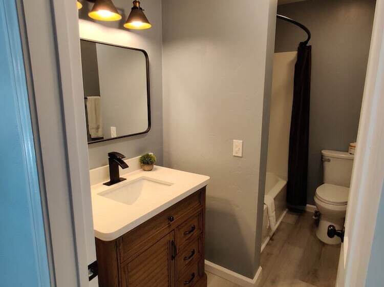 בית, 3 חדרי שינה, Apple Tree Inn