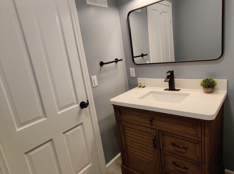 בית, 3 חדרי שינה, Apple Tree Inn