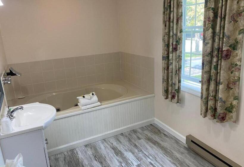 اتاق استاندارد با بالکن, Taber Inn