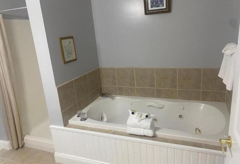 اتاق لوکس با بالکن, Taber Inn