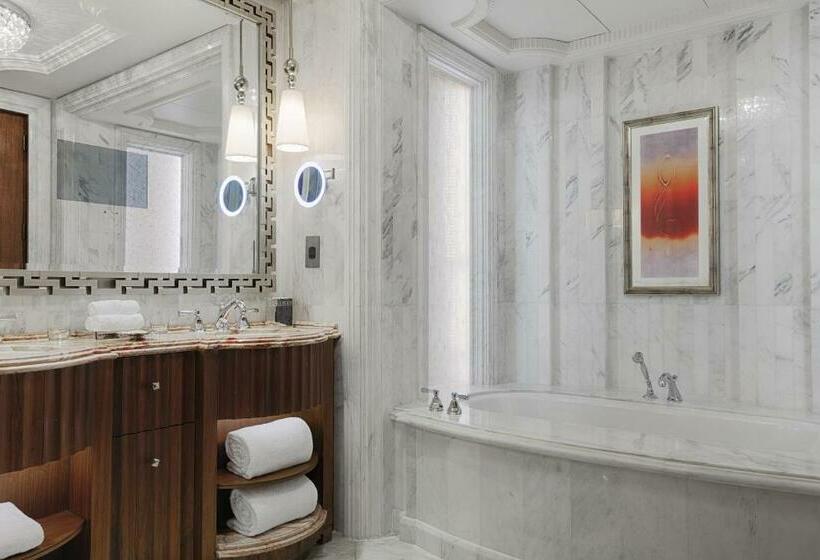 غرفة سوبيريور سرير كينج, The St. Regis Abu Dhabi