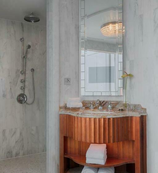 جناح ديلوكس سرير كينج, The St. Regis Abu Dhabi