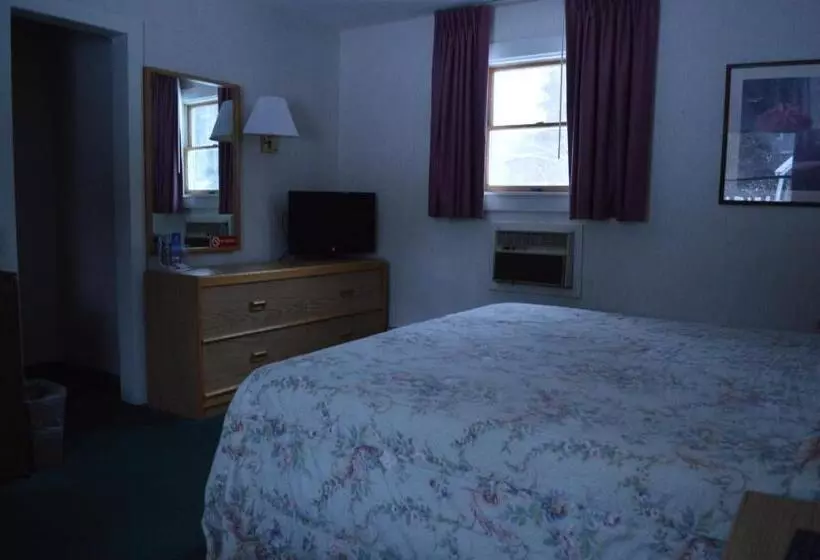 キングサイズベッドのスタンダードルーム, Maple Leaf Inn Lake Placid