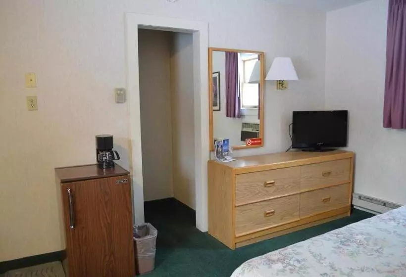 キングサイズベッドのスタンダードルーム, Maple Leaf Inn Lake Placid