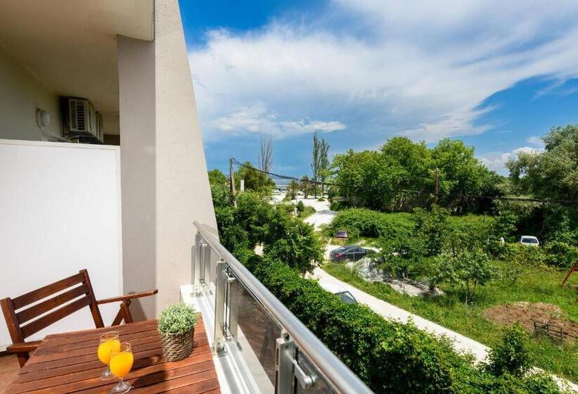 غرفة قياسية, Aethria