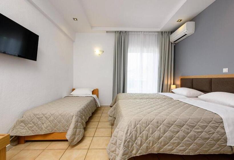 غرفة قياسية ثلاثية, Aethria