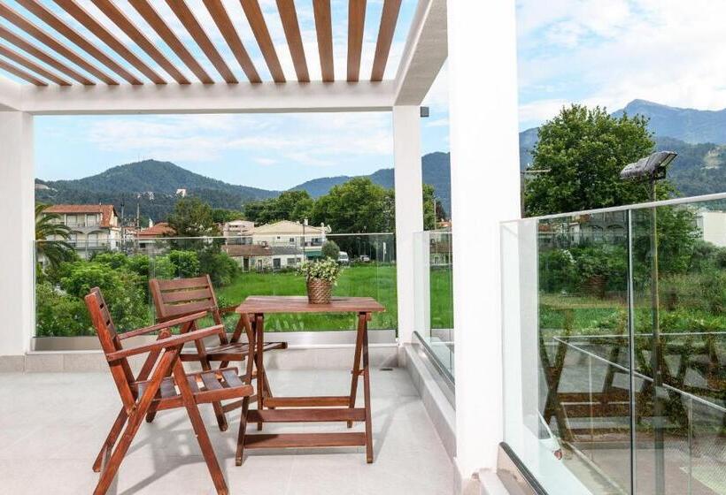 غرفة عائلية, Aethria