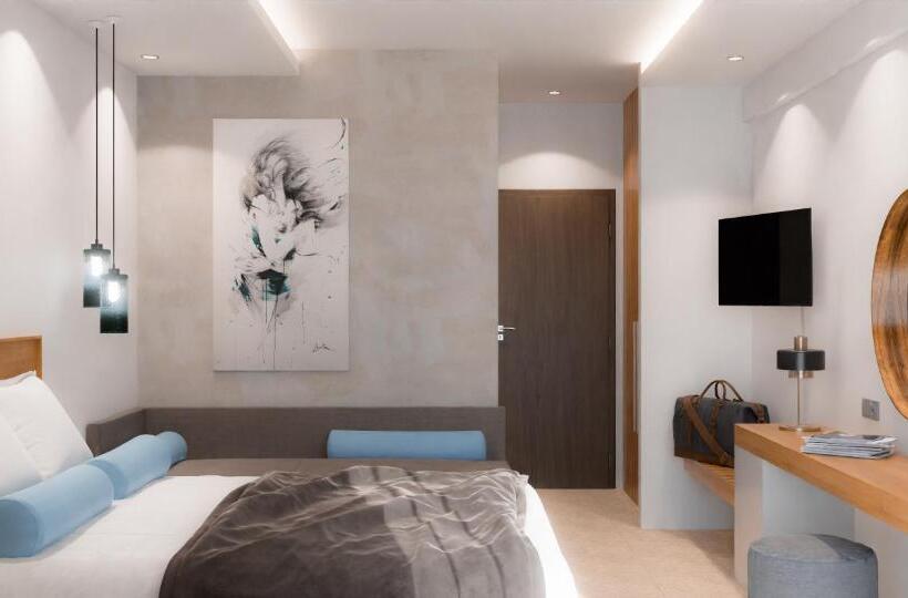 غرفة عائلية, Aethria