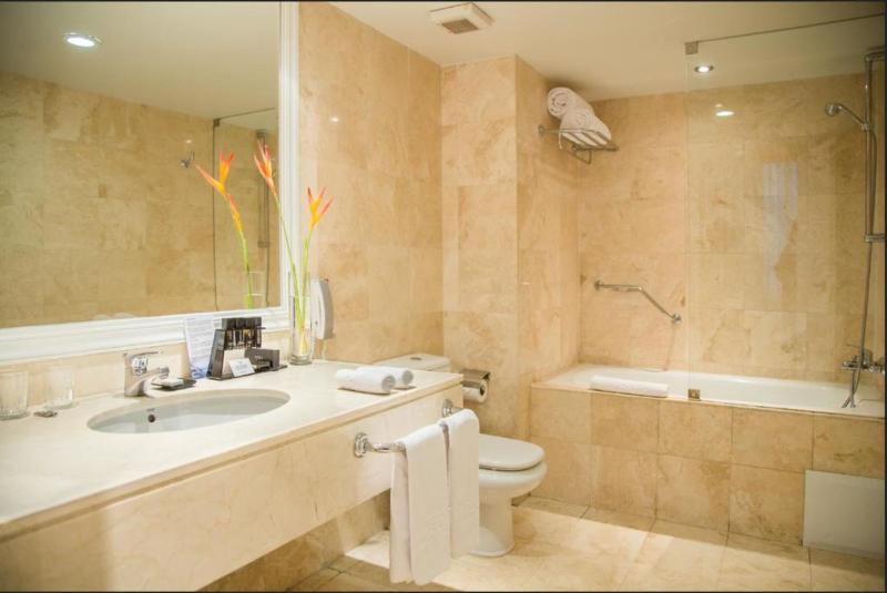 غرفة عائلية, Aethria