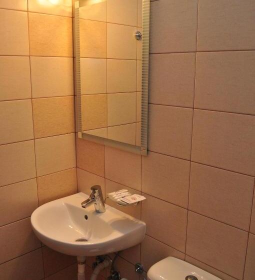 חדר סטנדרט לשלושה, Byzantion