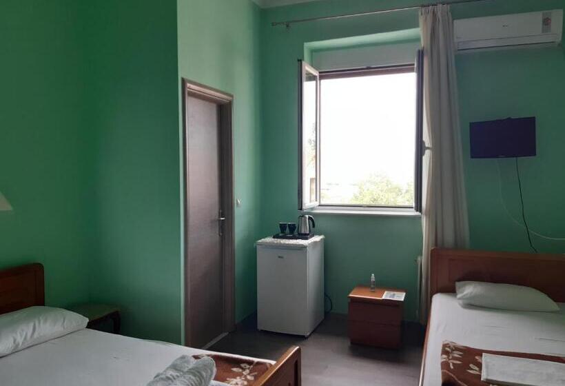 חדר סטנדרט לשלושה, Byzantion