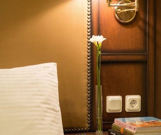 חדר סטנדרט לשלושה, Kastraki