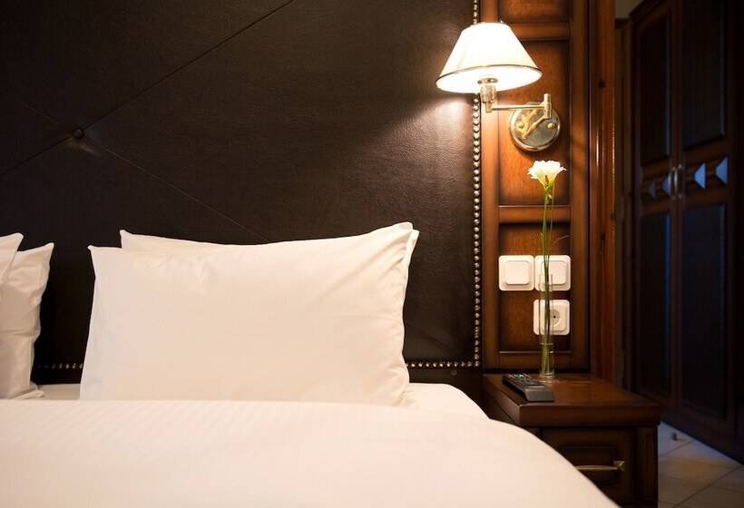 חדר משפחתי, Kastraki