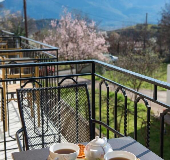 חדר סטנדרט לשלושה, Kastraki