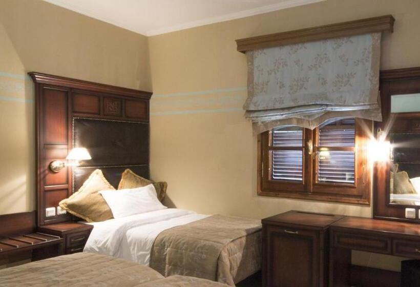 חדר סטנדרט לשלושה, Kastraki