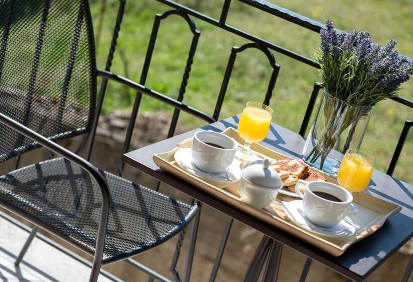 חדר סטנדרט לשלושה, Kastraki